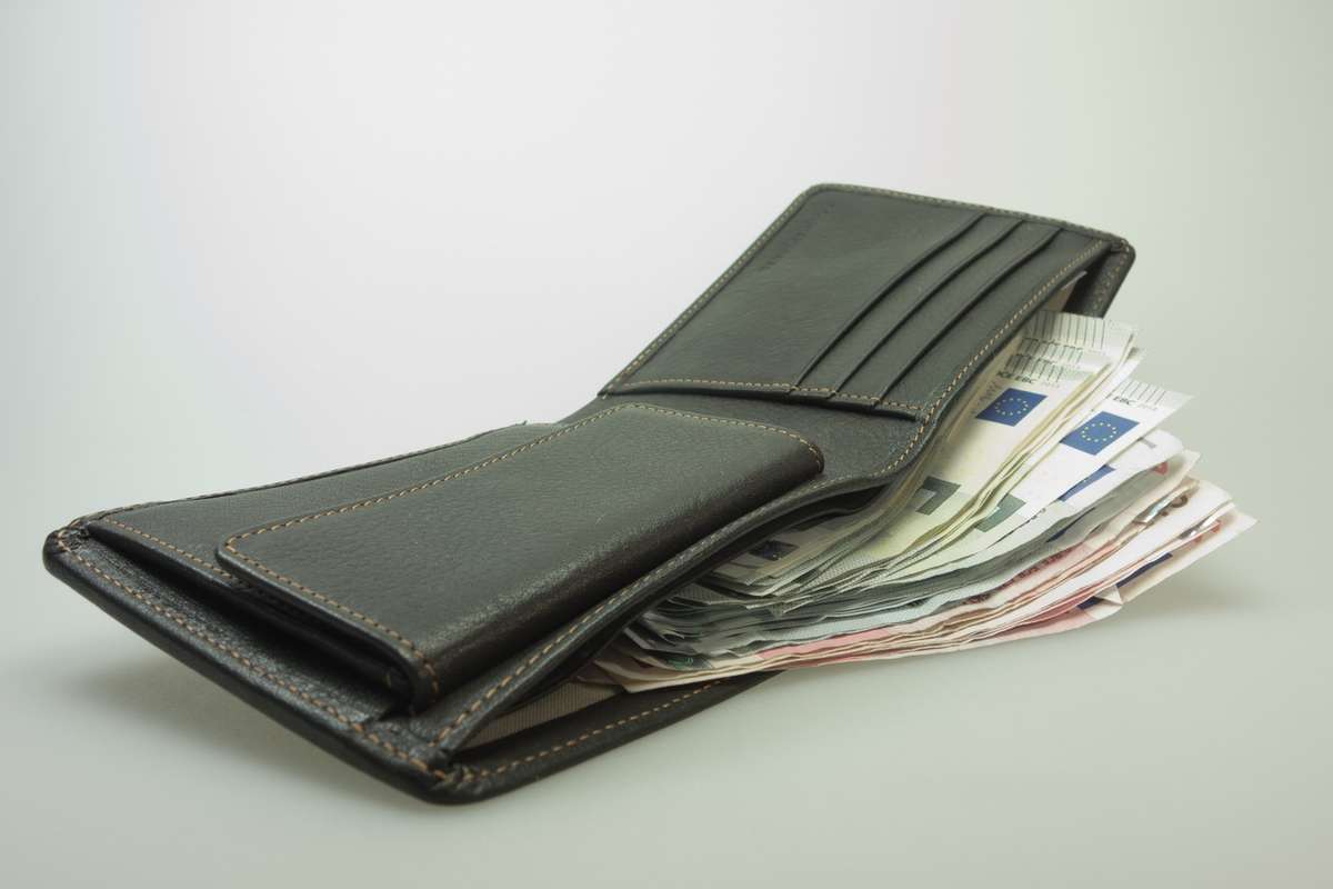 leather-money-wallet-brand-cash-purse-927328-pxhere.com.jpg